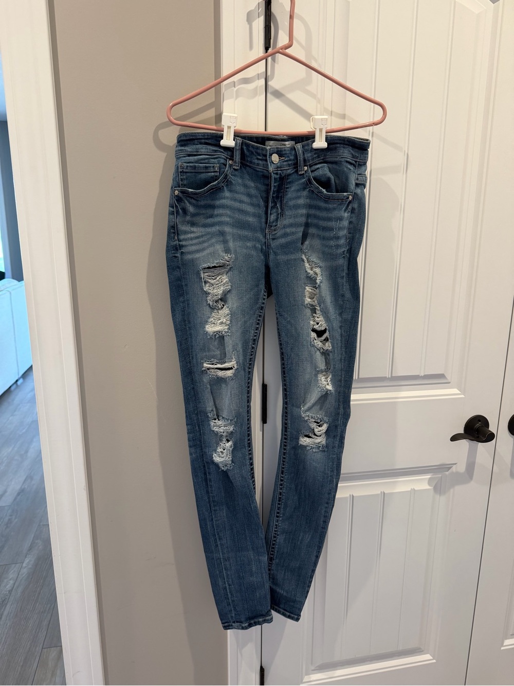 BKE Payton style Women's Distressed Skinny mid rise Jeans - Blue Wash